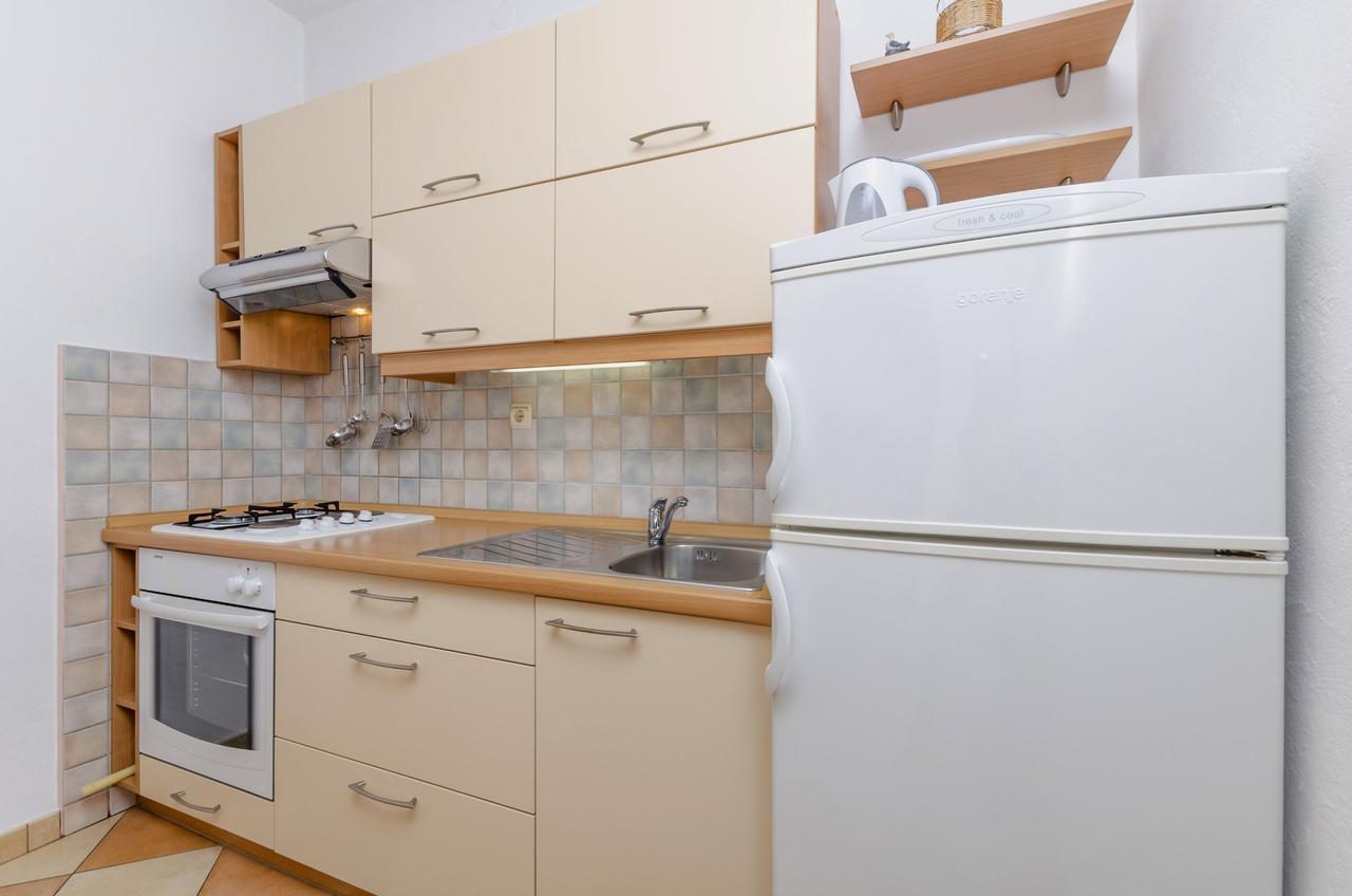 Apartment Antonija Примоштен Экстерьер фото