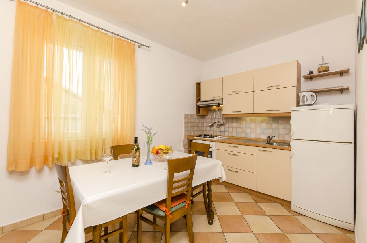 Apartment Antonija Примоштен Экстерьер фото