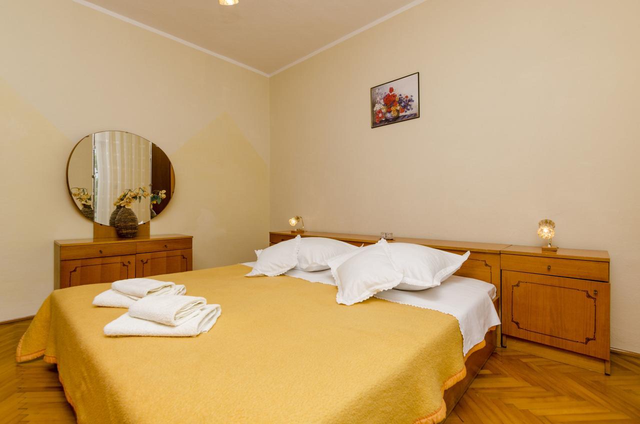 Apartment Antonija Примоштен Экстерьер фото