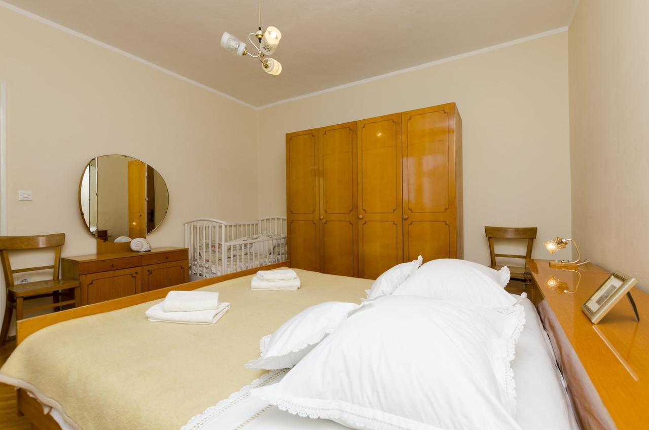 Apartment Antonija Примоштен Экстерьер фото