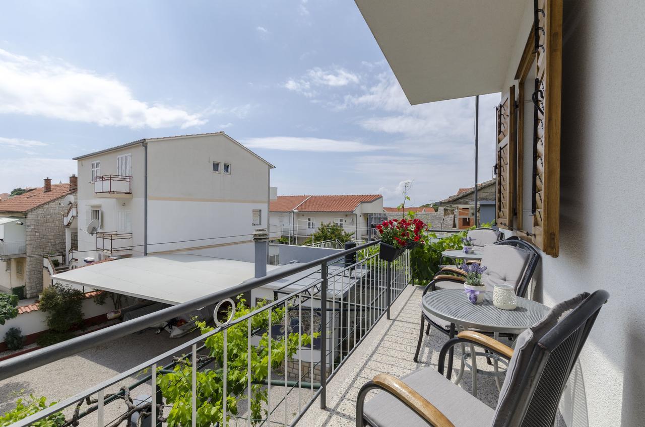 Apartment Antonija Примоштен Экстерьер фото