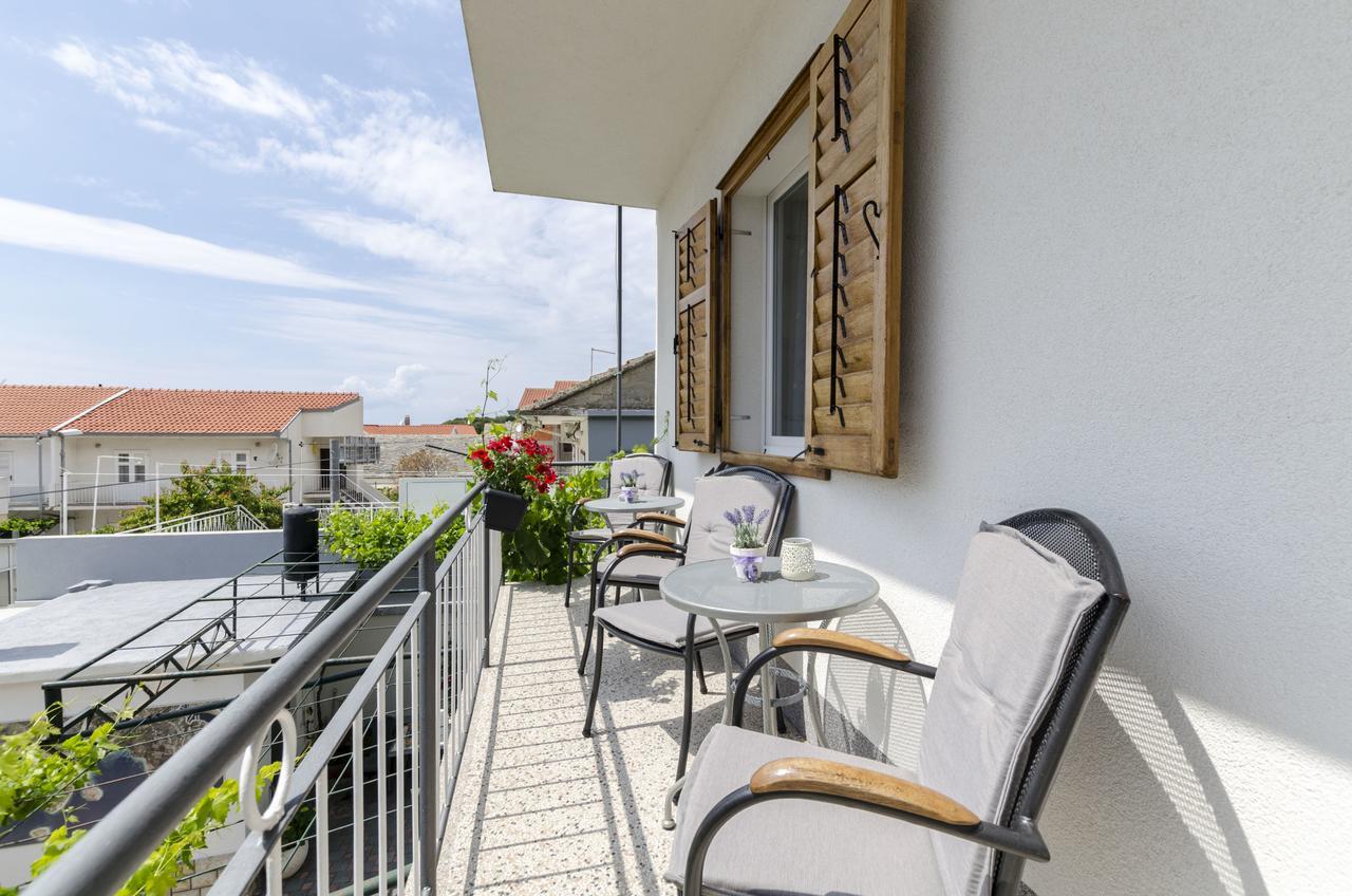 Apartment Antonija Примоштен Экстерьер фото