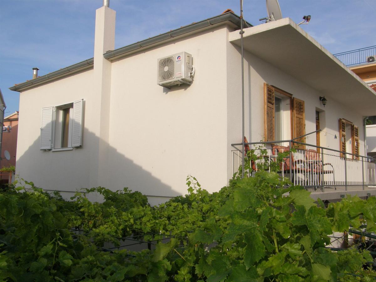 Apartment Antonija Примоштен Экстерьер фото