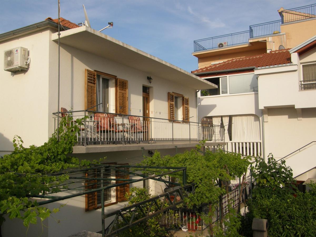 Apartment Antonija Примоштен Экстерьер фото